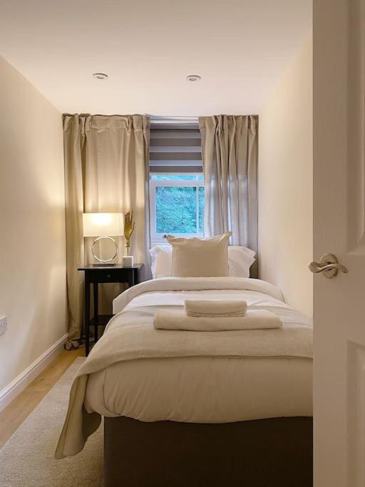 Holiday home Beautiful & Cosy 4 Bedroom *